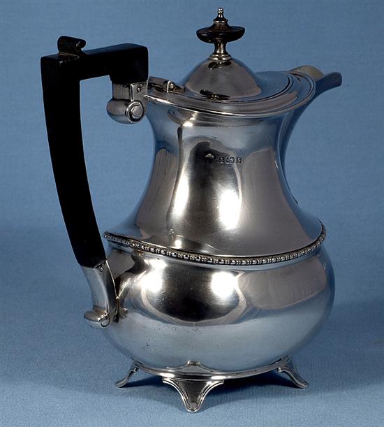 A good George V silver hot water pot, Height to handle 8 ½”/216mm Weight 26.1oz/740grms